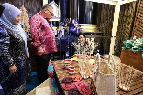 DATUK SERI TIONG KING SING
