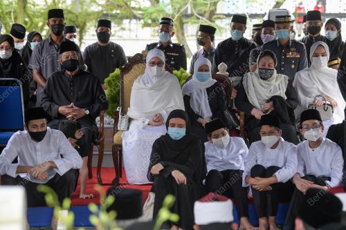 TUNKU HAJAH AZIZAH AMINAH MAIMUNAH ISKANDARIAH