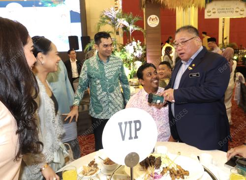 DATUK SERI TIONG KING SING