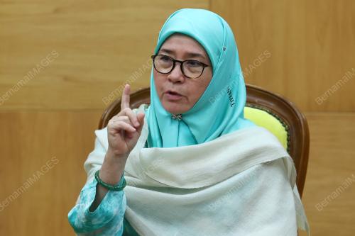 TUANKU AZIZAH AMINAH MAIMUNAH ISKANDARIAH