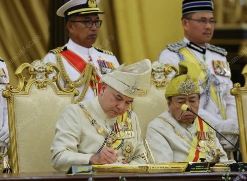 TIMBALAN YANG DI-PERTUAN AGONG SULTAN NAZRIN SHAH