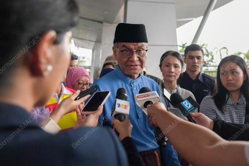 DATUK SERI DR DZULKEFLY AHMAD