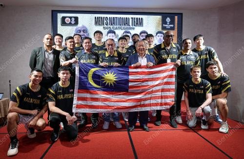 MAJLIS PENYERAHAN JALUR GEMILANG KEPADA ATLET BOLA KERANJANG