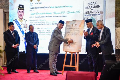 TUN MOHD ALI RUSTAM