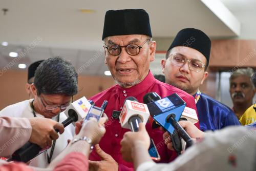 DATUK SERI DR DZULKEFLY AHMAD
