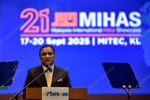 DATUK SERI REEZAL MERICAN NAINA MERICAN