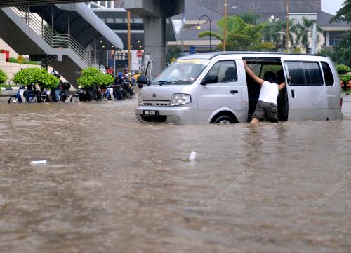 BANJIR KILAT