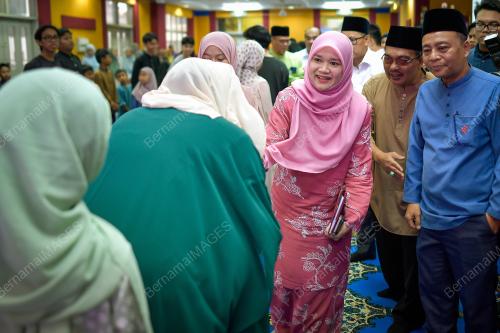 FADHLINA SIDEK