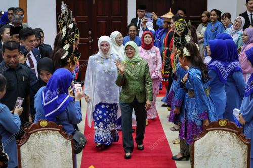 TUNKU AZIZAH AMINAH MAIMUNAH ISKANDARIAH