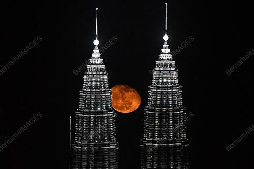 BULAN PURNAMA