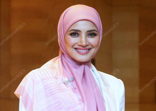 NUR FAZURA