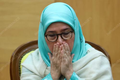TUANKU AZIZAH AMINAH MAIMUNAH ISKANDARIAH