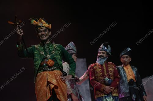 TEATER SIREH BERTEPUK PINANG MENARI