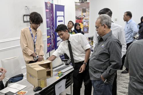 TAN SRI DR ZULKIFELI MOHD ZIN