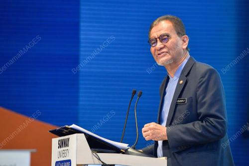 DATUK SERI DR DZULKEFLY AHMAD