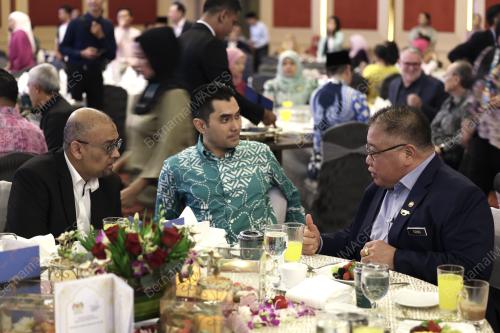 DATUK SERI TIONG KING SING