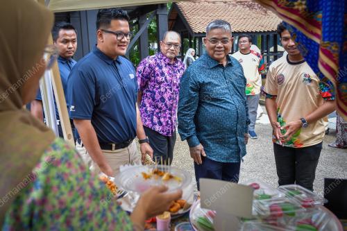 DATUK AARON AGO DAGANG