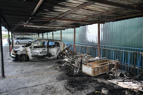 PARKIR KENDERAAN TERBAKAR