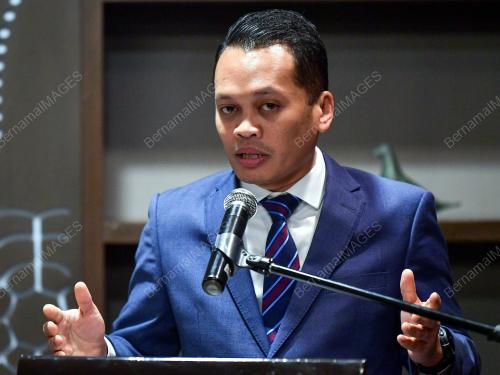 NIK NAZMI NIK AHMAD