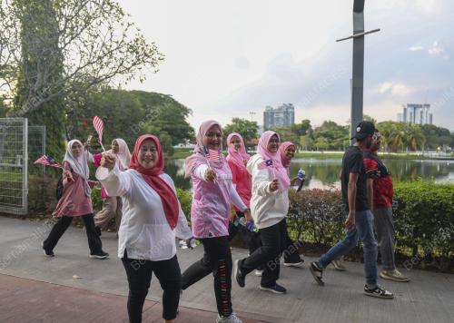 BRISK WALK BERSAMA BENITA