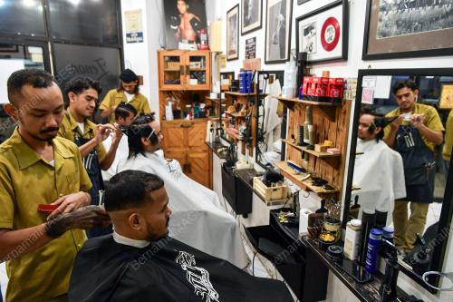 KEDAI GUNTING RAMBUT AIDILFITRI