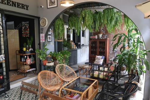 THE 28 CAFE