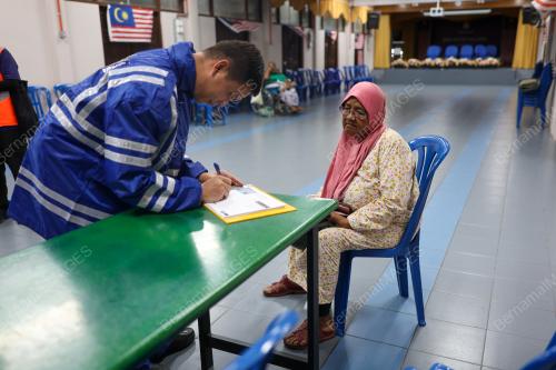 BANJIR KAMPUNG PERIUK
