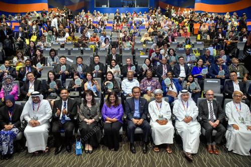DATUK SERI DR DZULKEFLY AHMAD