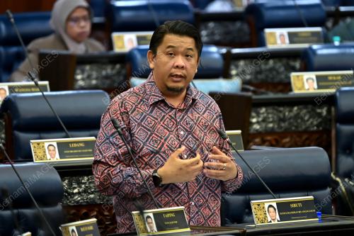 DATUK LUKANISMAN AWANG SAUNI