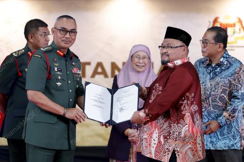 DATUK SERI DR WAN AZIZAH WAN ISMAIL