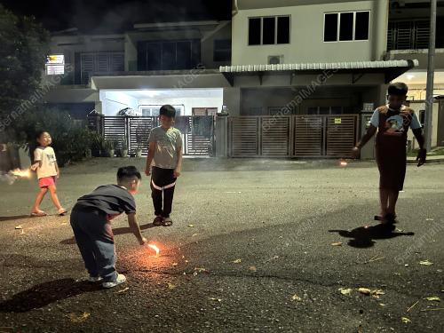 HARI RAYA DIRAI BERSAMA