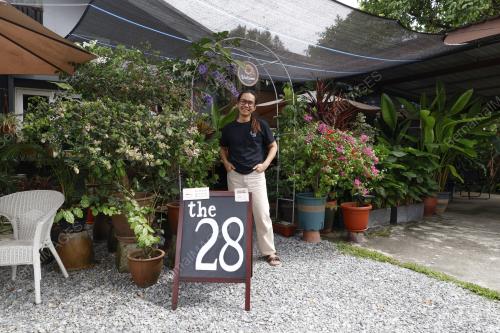 THE 28 CAFE