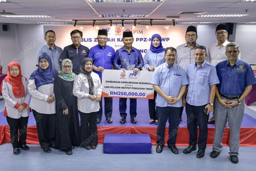 DATUK DR MOHD NA'IM MOKHTAR