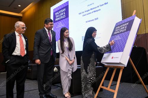 TUN TENGKU MAIMUN TUAN MAT