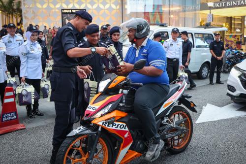 DATUK AZRY AKMAR AYOB