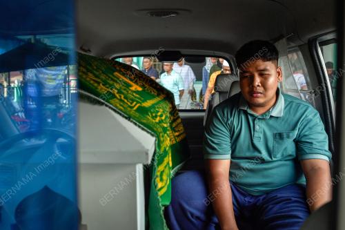 SOLAT JENAZAH PENUTUT CEMERLANG