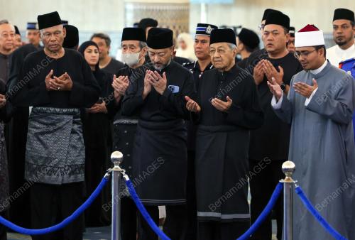 TUN DR. MAHATHIR MOHAMAD