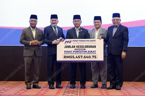 DATUK DR MOHD NAIM MOKHTAR