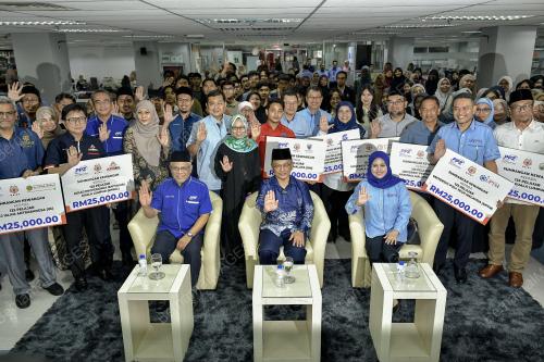 DATUK DR MOHD NA'IM MOKHTAR
