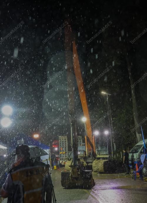 TANAH RUNTUH