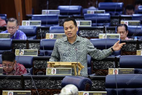 NIK NAZMI NIK AHMAD