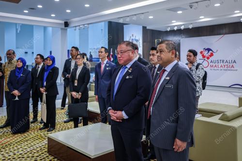 DATUK SERI TIONG KING SING