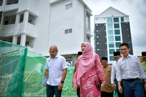 FADHLINA SIDEK