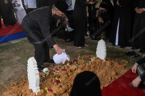 TAN SRI MUHYIDDIN YASSIN