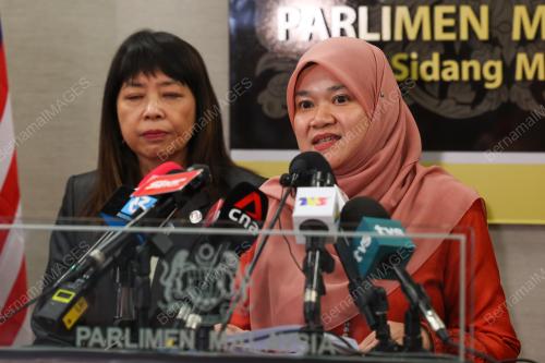 FADHLINA SIDEK