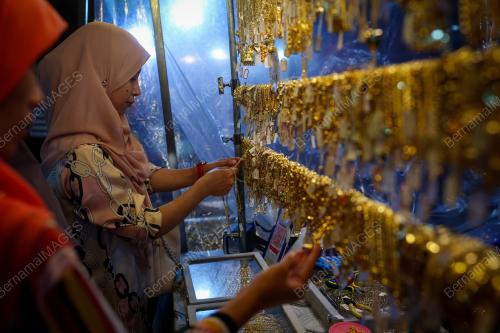 TINJAUAN SUASANA BAZAR HARI RAYA JALAN TAR