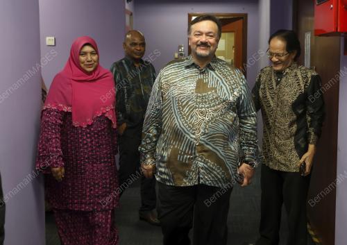 DATUK SERI AMIR HAMZAH AZIZAN