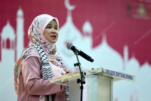 FADHLINA SIDEK