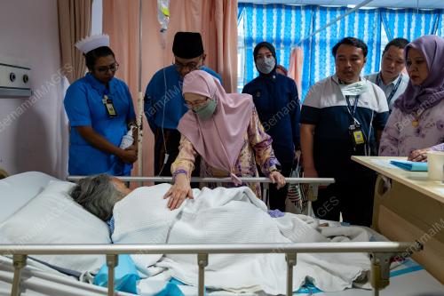 DATUK SERI DR WAN AZIZAH WAN ISMAIL