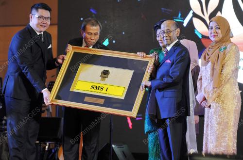 KL93_07122016_YAYASAN